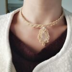 Ras de cou bohème en macramé beige avec pierre quartz rose et perles laiton