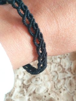 Bracelet noir réglable en macramé avec perles acier inoxydable