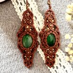 Boucles d’oreilles en macramé artisanal avec agate verte naturelle