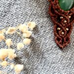 Boucles d’oreilles en macramé artisanal avec agate verte naturelle