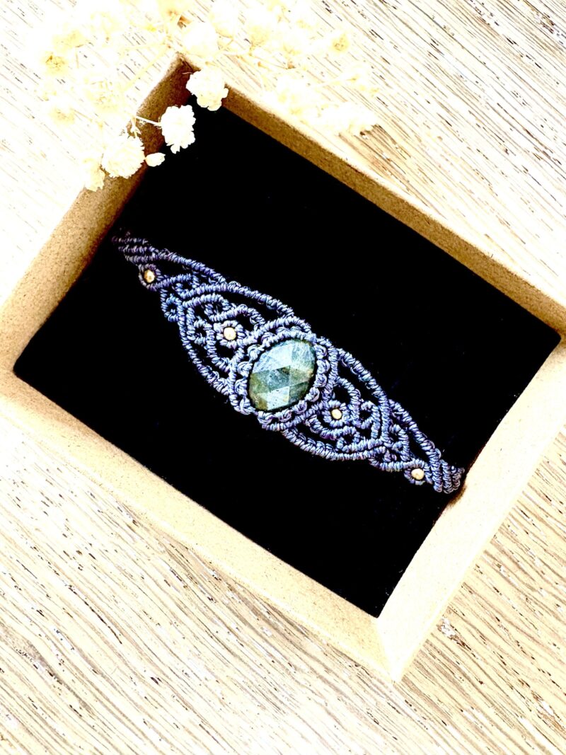 Bracelet en macramé noir avec labradorite facettée