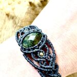 Bracelet en macramé noir avec labradorite facettée