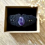 Manchette macramé noir avec améthyste