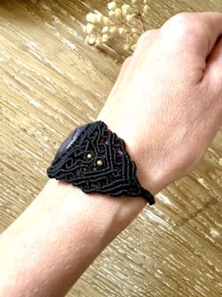 Manchette macramé noir avec améthyste