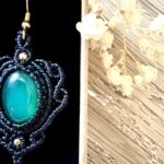 Boucles d’oreilles macramé noir avec agates vertes
