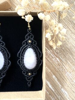 Boucles d’oreilles quartz rose macramé faites main