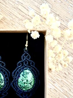Boucles d’oreilles rubis zoïsite macramé fait main