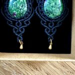 Boucles d’oreilles rubis zoïsite macramé fait main