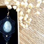 Boucles d’oreilles labradorite grise macramé fait main