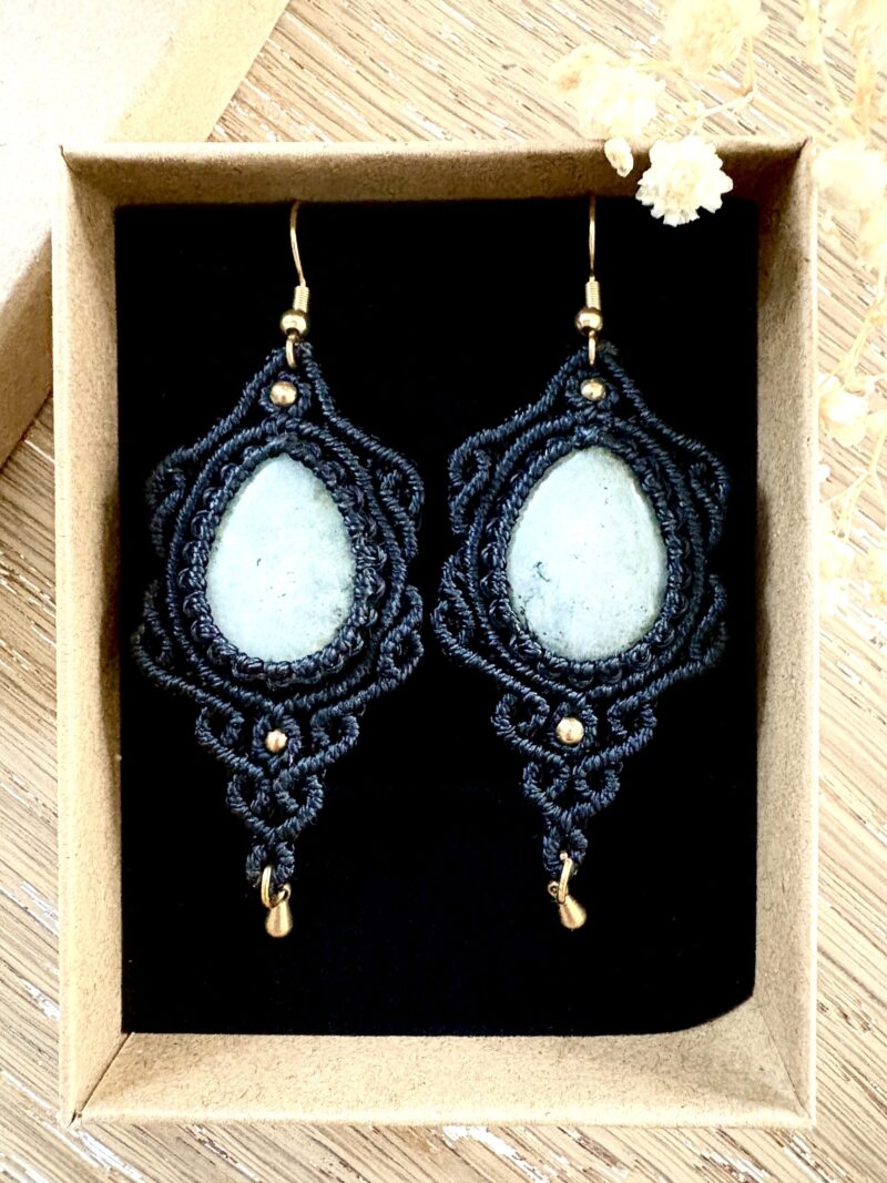 Boucles d’oreilles labradorite grise macramé fait main