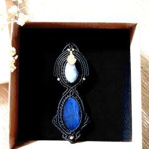 Talisman double, labradorite goutte grise et labradorite goutte bleu.