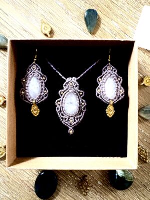 Parure Quartz rose et breloque indienne.