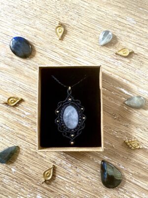 Médaillon noir quartz rose.