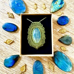 Talisman labradorite facettée.