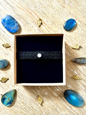 Ras de cou dentelle noir et perle de quartz rose.